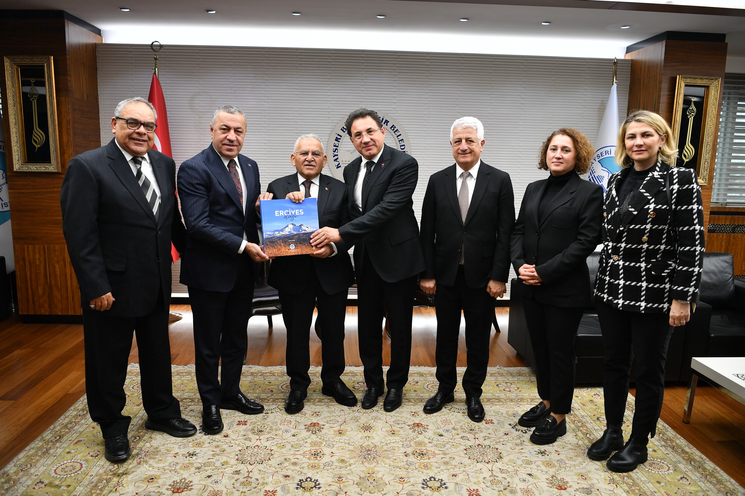 <p>&nbsp;T&Uuml;MMER Y&ouml;netim Kurulu, Kayseri B&uuml;y&uuml;kşehir Belediye Başkanı Dr. Memduh B&uuml;y&uuml;kkılı&ccedil;&rsquo;ı Ziyaret Etti</p>
